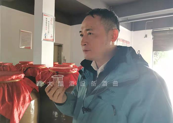 中年男人喝白酒要注意啥?用燒酒設備做酒的老師傅告訴您答案4 中年男人喝白酒要注意啥?用燒酒設備做酒的老師傅告訴您答案4