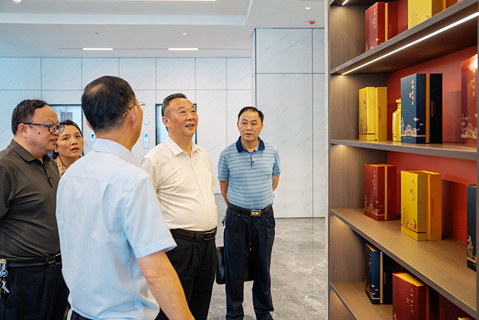市場監督管理局黨組書記艾克海一行蒞臨雅大調研知識產權保護工作 8