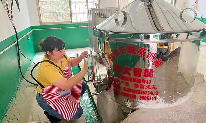 沒學歷沒技術用燒酒設備做酒前景如何 1