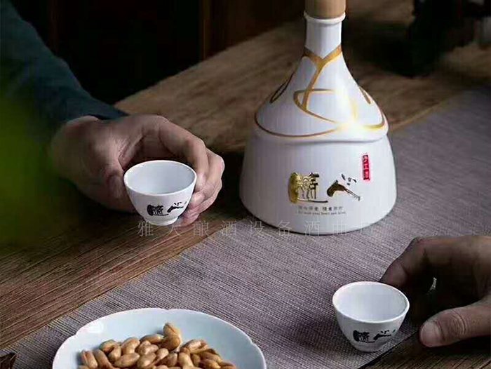 不加1滴香精，也能用小型釀酒設備釀出酒香濃郁的酒！